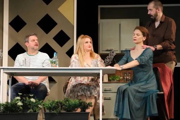 THE PERFECT HOST A comedy by Lisa Shopova