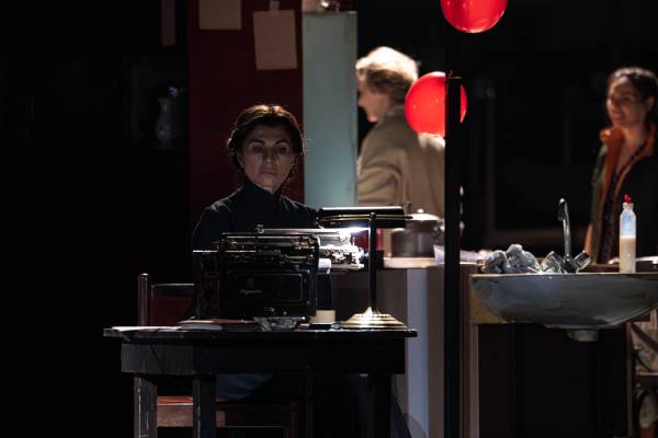 НАЦИЯТА НА ВЛЮБЕНИТЕ от Михаил Дурненков