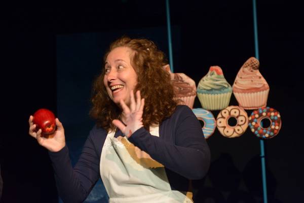 ЛАКОМИЯТ ЗМЕЙ по приказка на Тери Джоунс